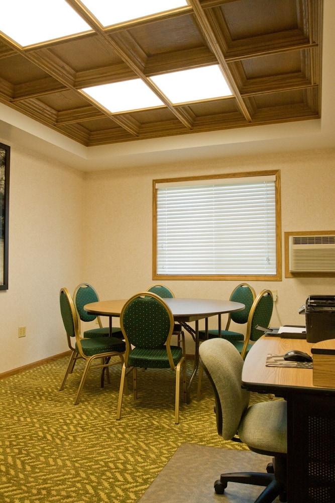 Super 8 By Wyndham Starved Rock 2*