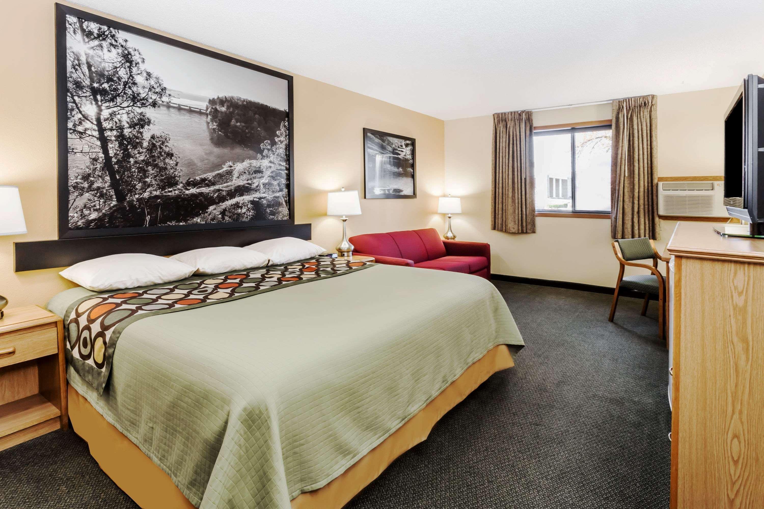 Super 8 By Wyndham Starved Rock Hotel