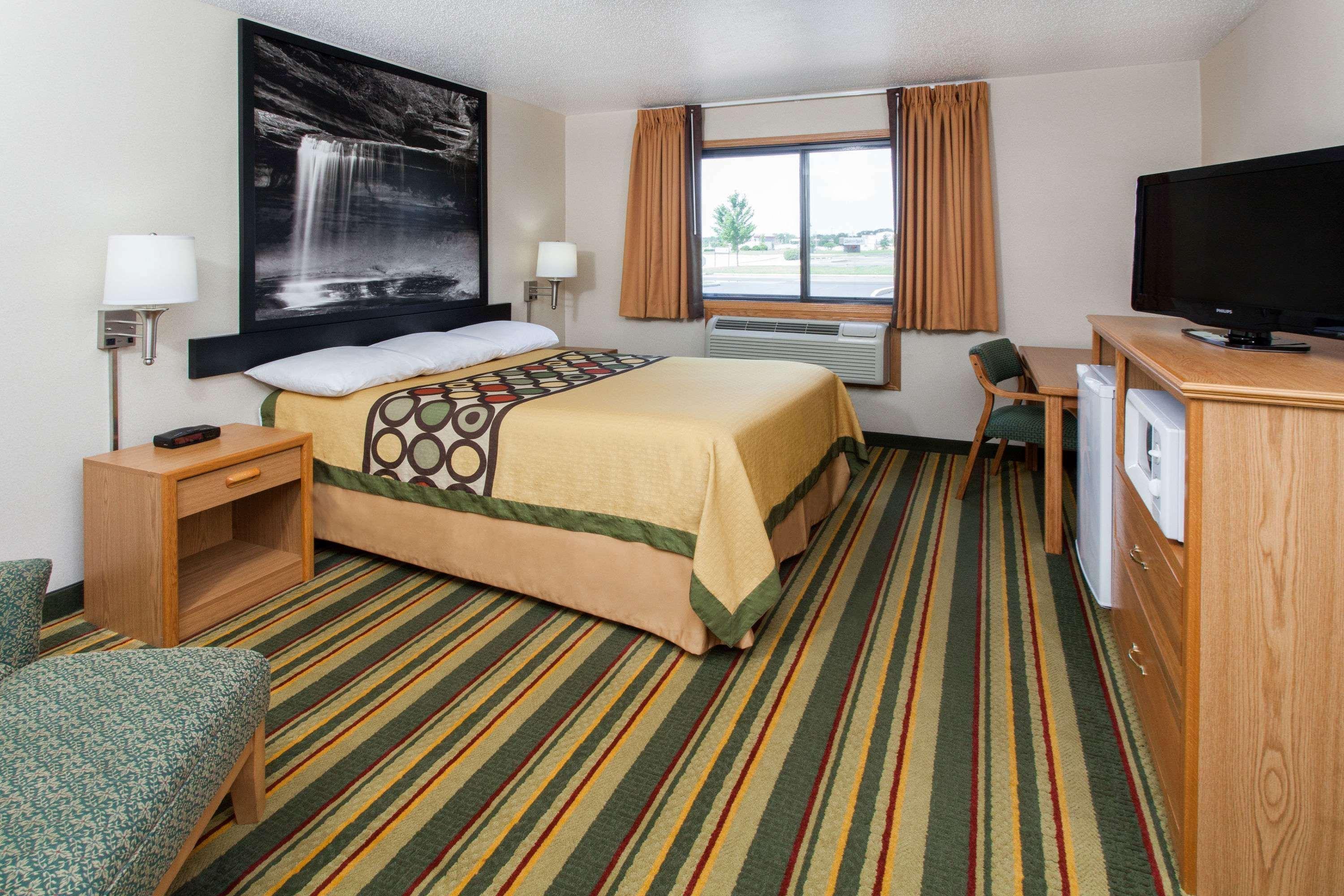Super 8 By Wyndham Starved Rock 2*
