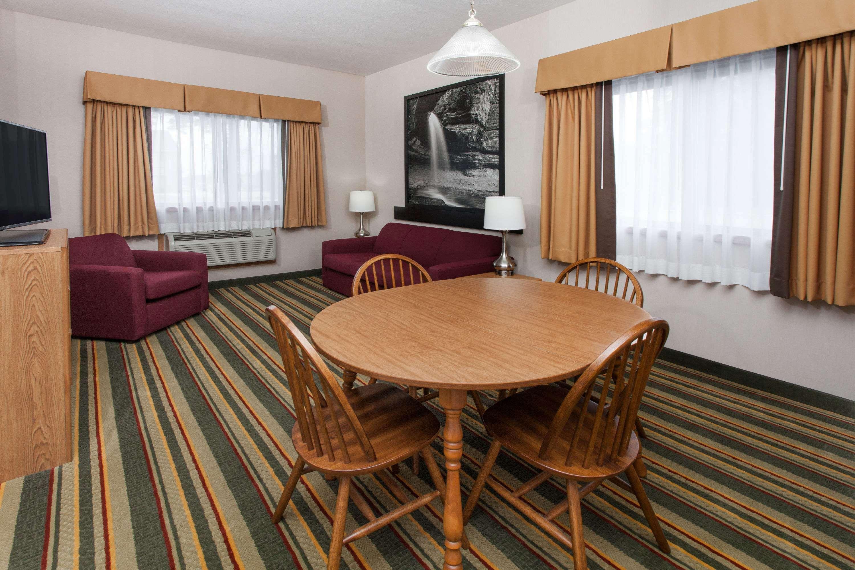 Super 8 By Wyndham Starved Rock Hotel 2*