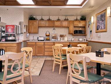Super 8 By Wyndham Starved Rock 2*